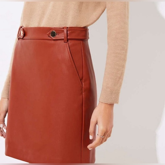 Ann Taylor Loft  Brown Chestnut
Faux Leather Button Tab Skirt size 14 - Picture 2 of 7